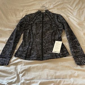 NWT LULULEMON define jacket “luxtreme”